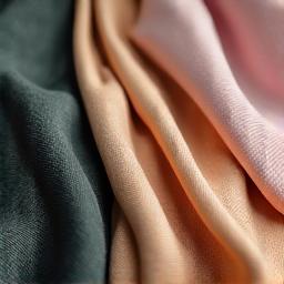 Campioni di tessuti di vari colori e texture.